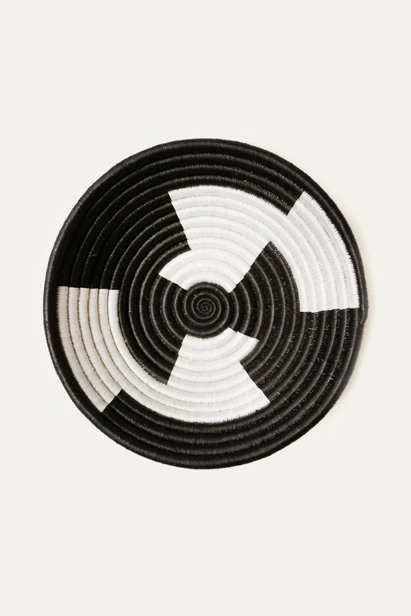 Zig Zag Plateau Woven Basket