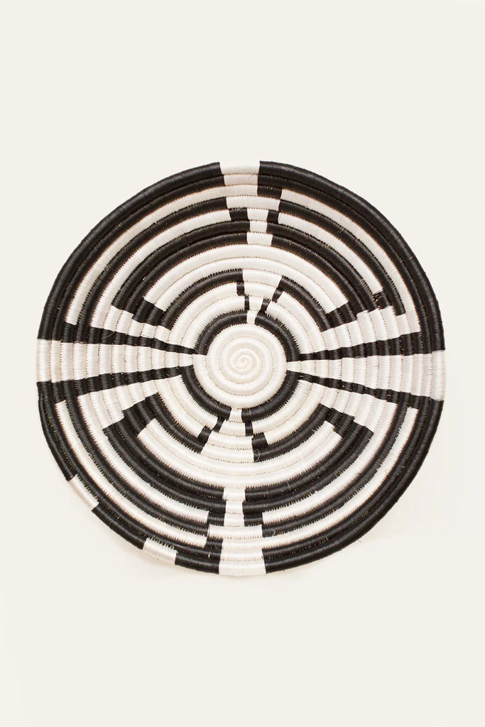 Classic Lines Plateau Woven Basket